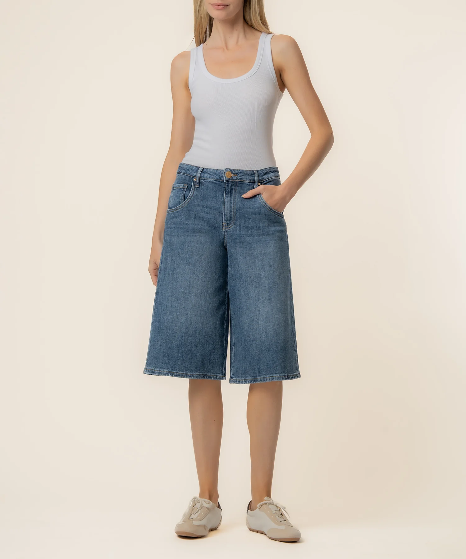 Mandy High Rise Bermuda Short in Miracle Wash