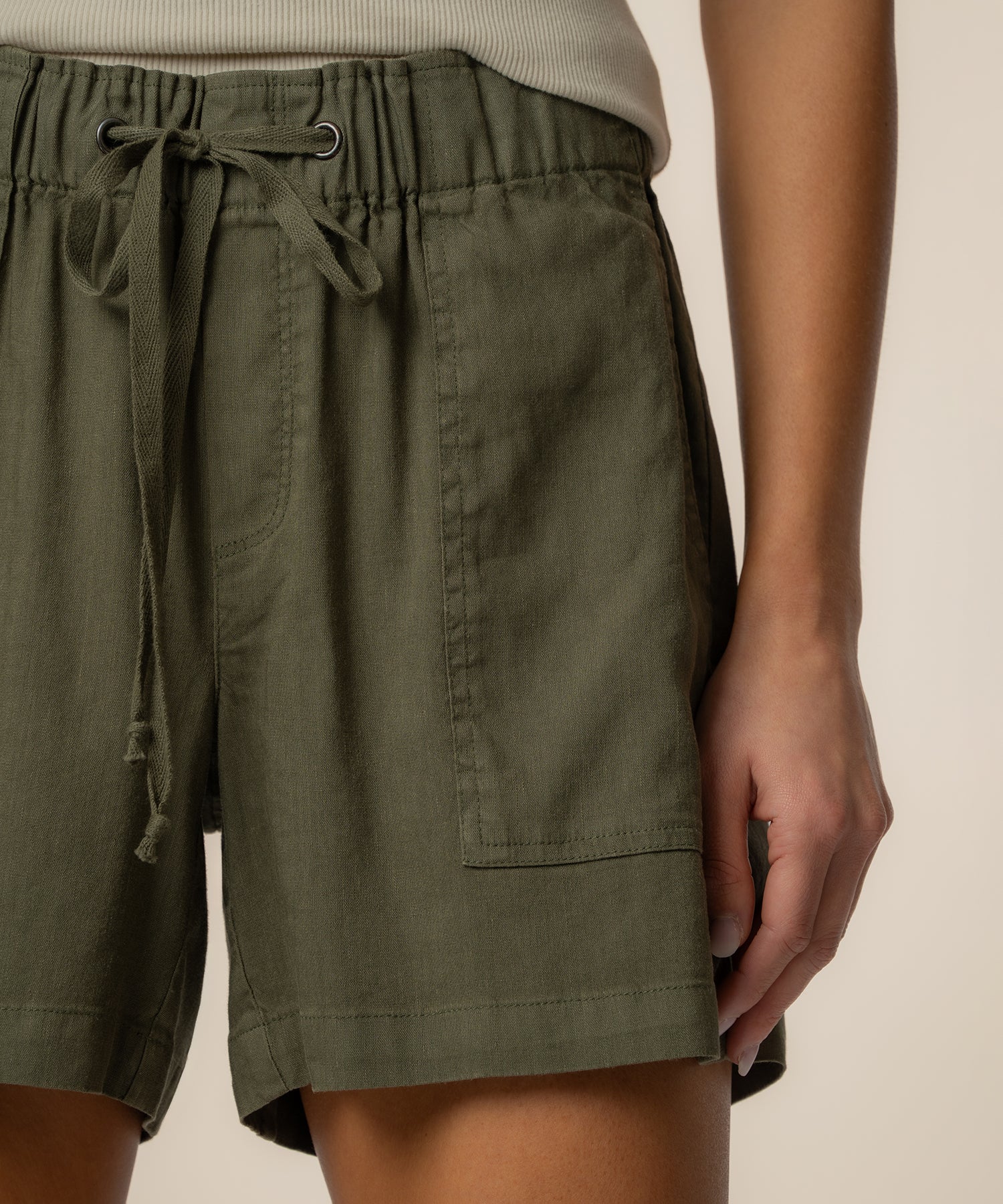 Katana Linen Drawstring Short in Forest - Image 4