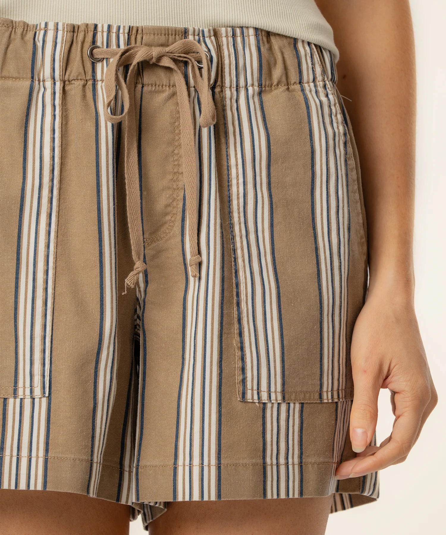 Katana Linen High Rise Short in Tan/Navy - Image 4