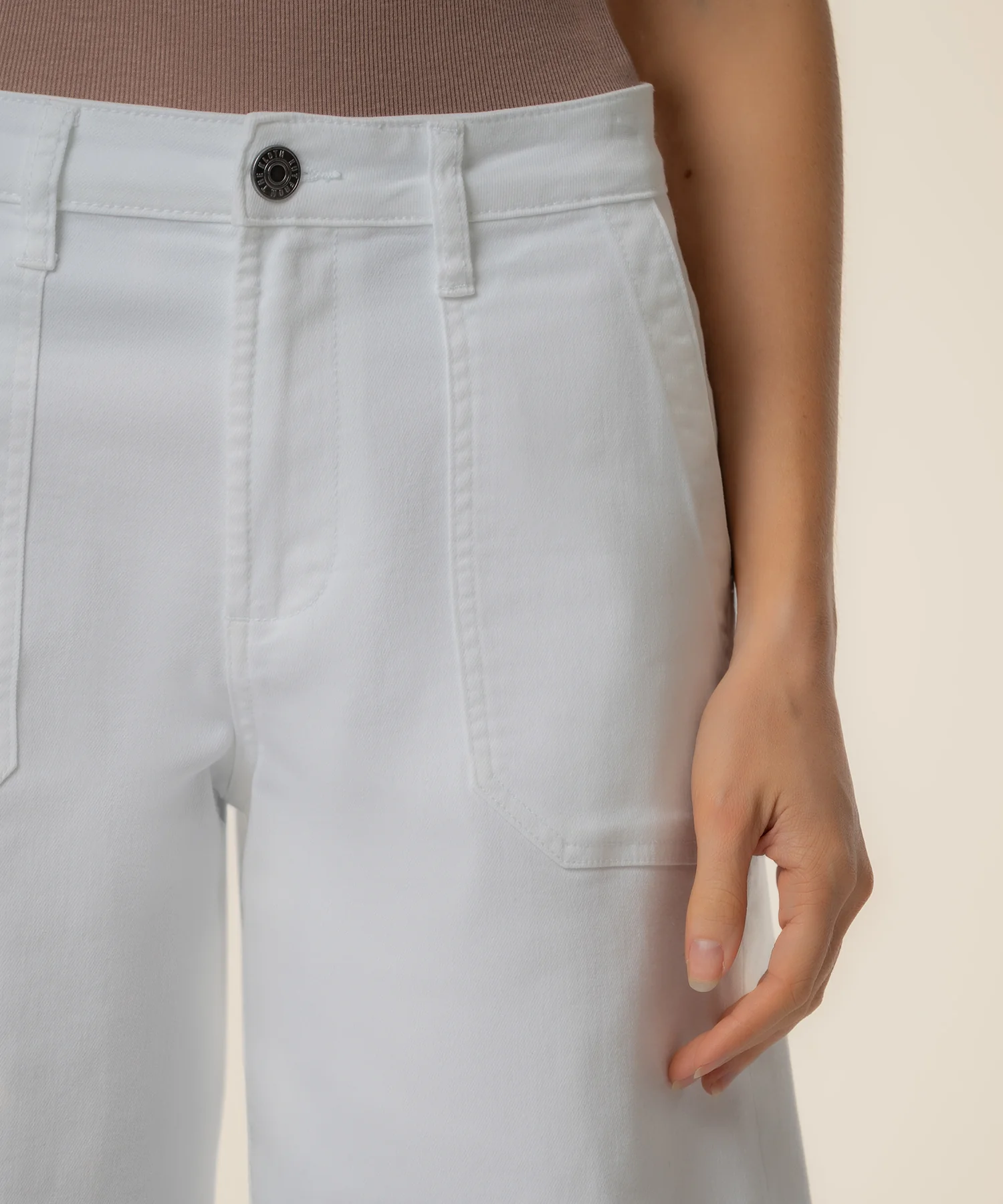 Hailey High Rise Bermuda Short, Exclusive in Optic White - Image 4