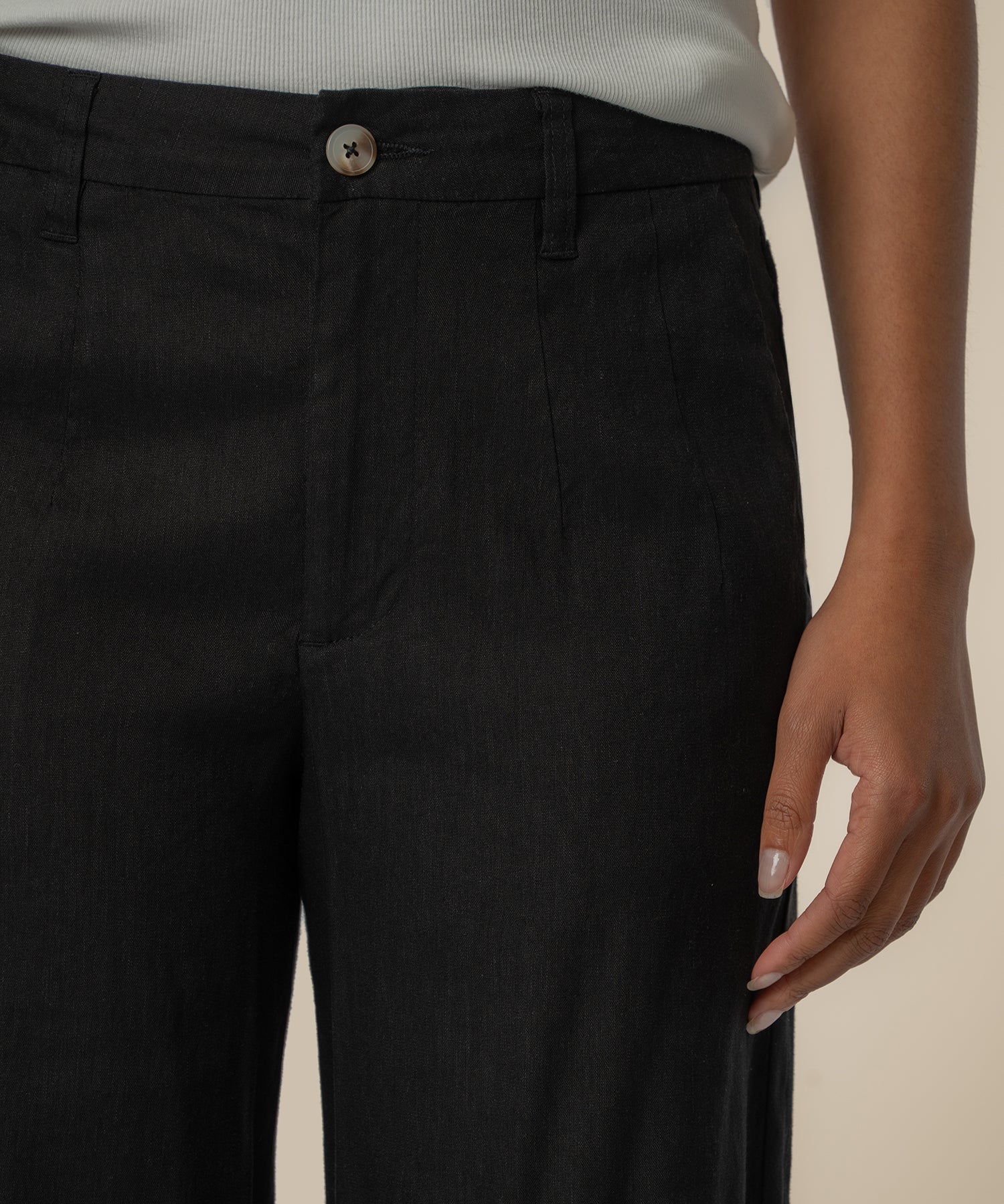 Meg Linen High Rise Wide Straight Leg, Petite in Black - Image 4
