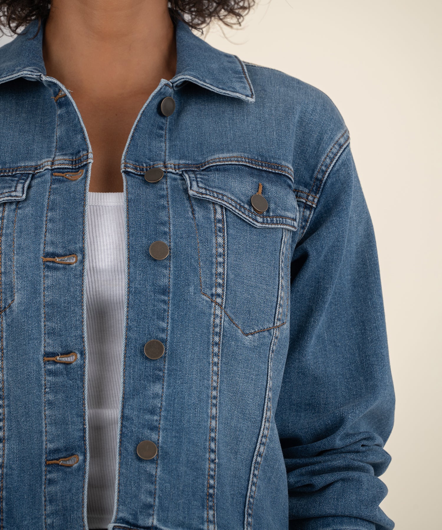Juliet Denim Jacket in Dearly Wash - Image 5
