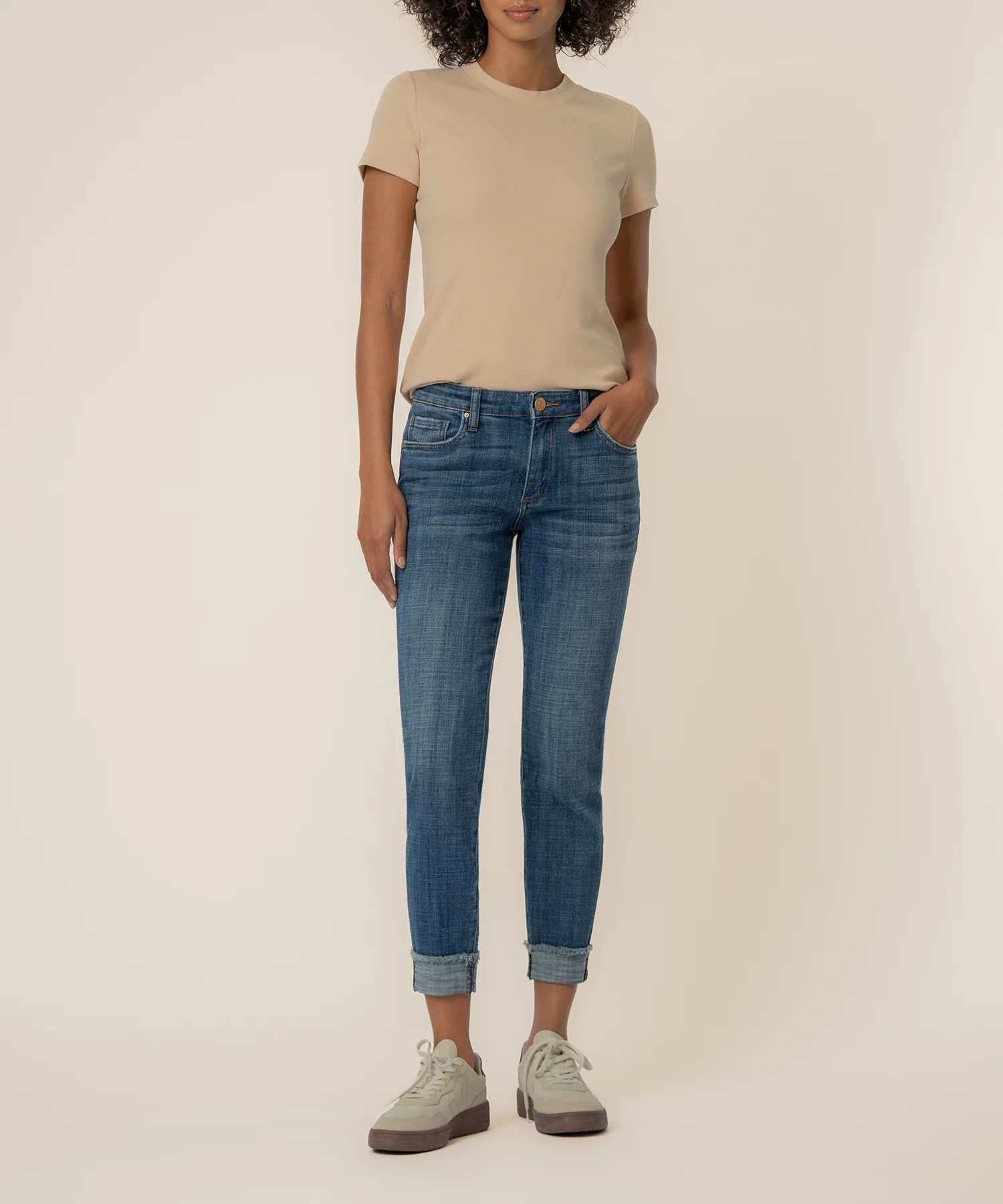 Amy Mid Rise Crop Straight Leg in Deserving Wash
