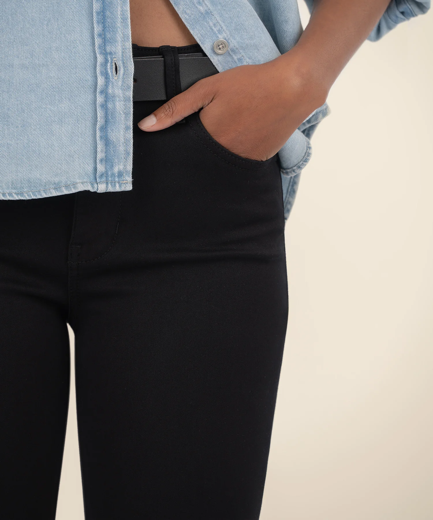 Mia High Rise Slim Fit Skinny in Black - Image 4