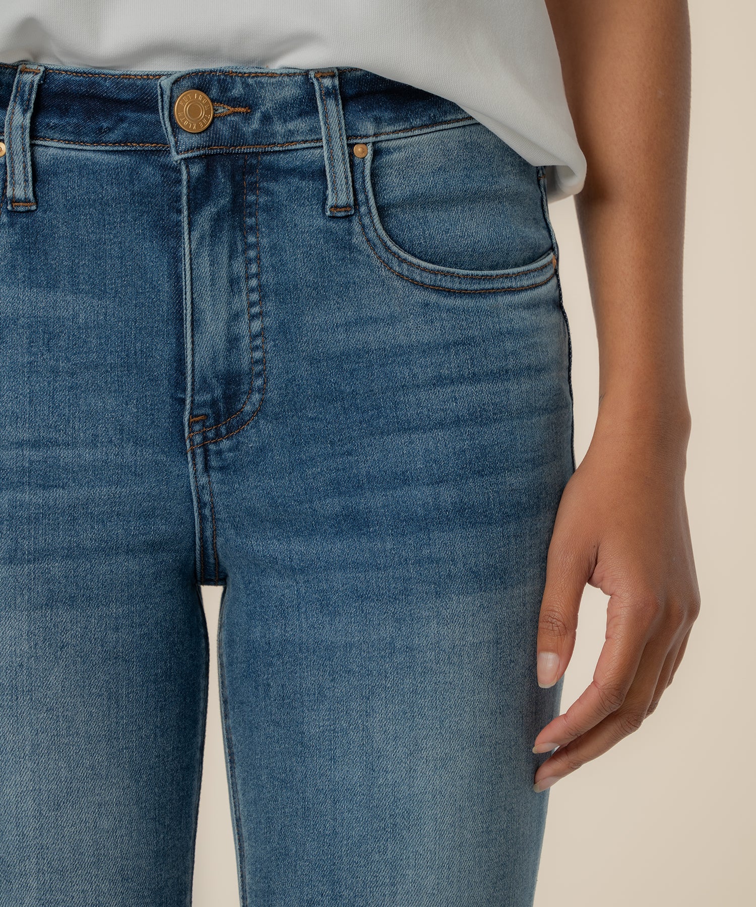 Rachael High Rise Mom Jean in Faithful Wash - Image 4