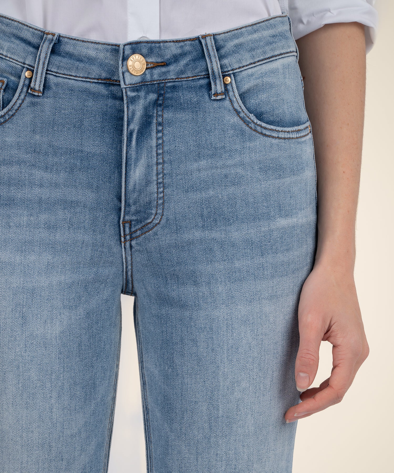 Kelsey High Rise Ankle Flare in Honest Wash - Image 4