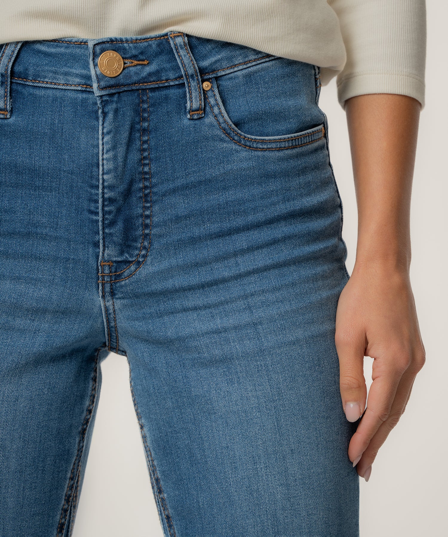 Kelsey High Rise Ankle Flare in Sentiment Wash - Image 4