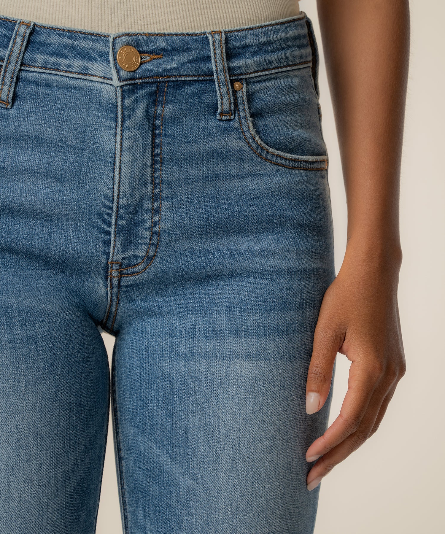 Rachael High Rise Mom Jean in Respond Wash - Image 4