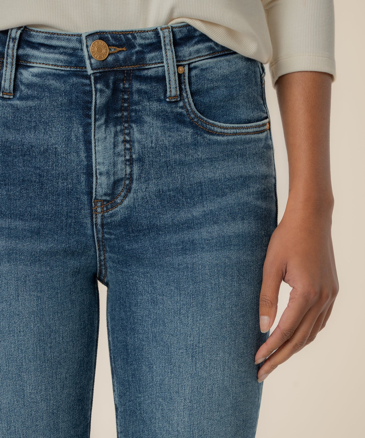 Rachael High Rise Mom Jean in Radiant Wash - Image 4