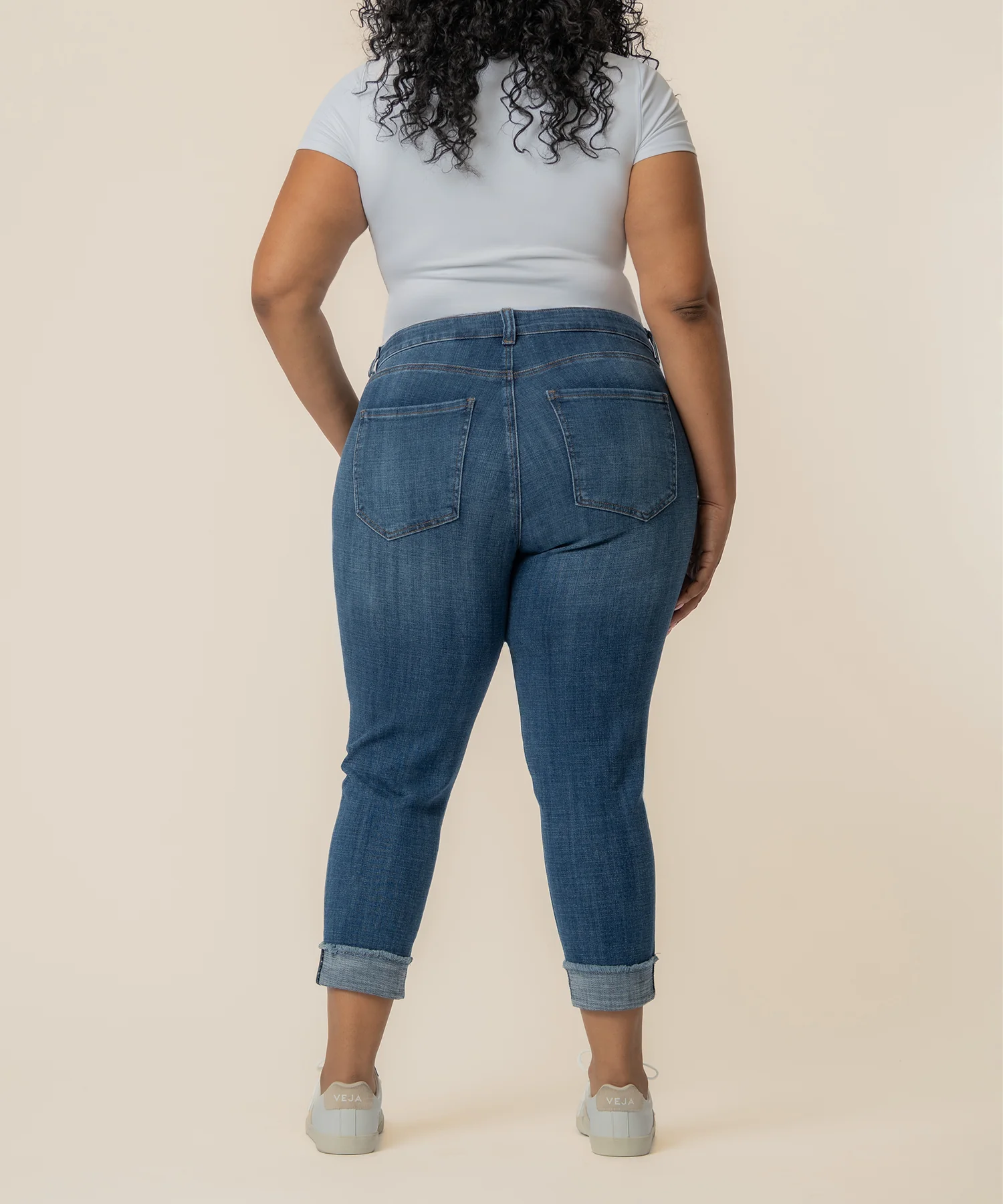 Amy Mid rise Crop Straight, Plus in Deserving Wash - Image 3