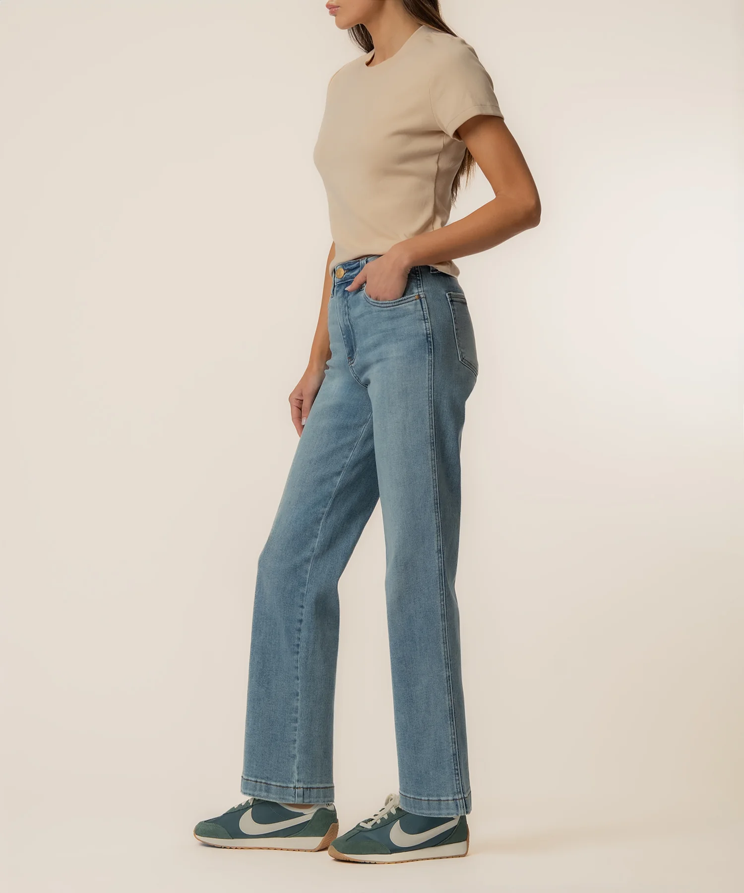 Pattie High Rise Straight Leg in Outstanding Wash - Image 2