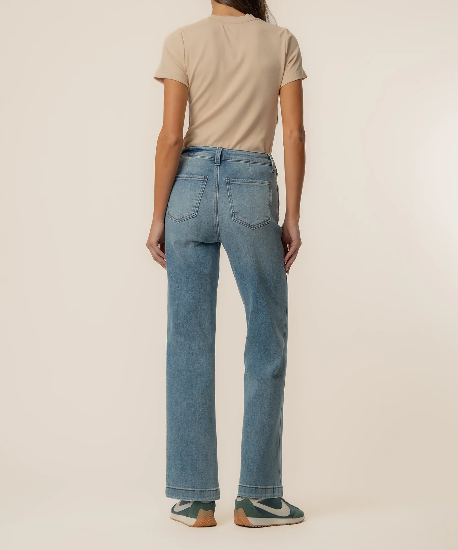 Pattie High Rise Straight Leg in Outstanding Wash - Image 3