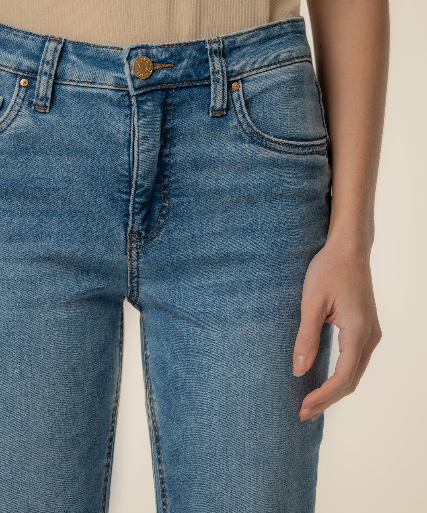 Kelly High Rise Flare, Petite in Legend Wash - Image 4