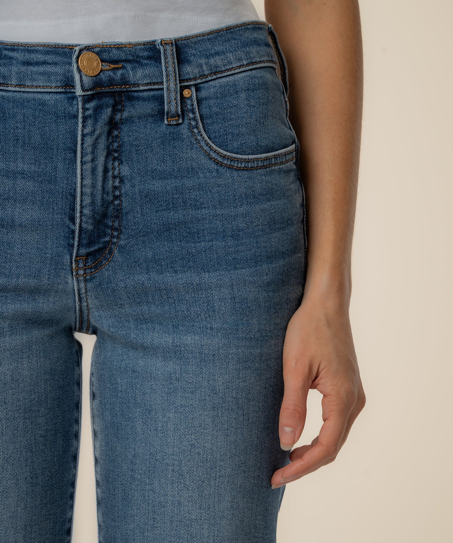 Avery High Rise Straight Leg, Exclusive in Style Wash - Image 4