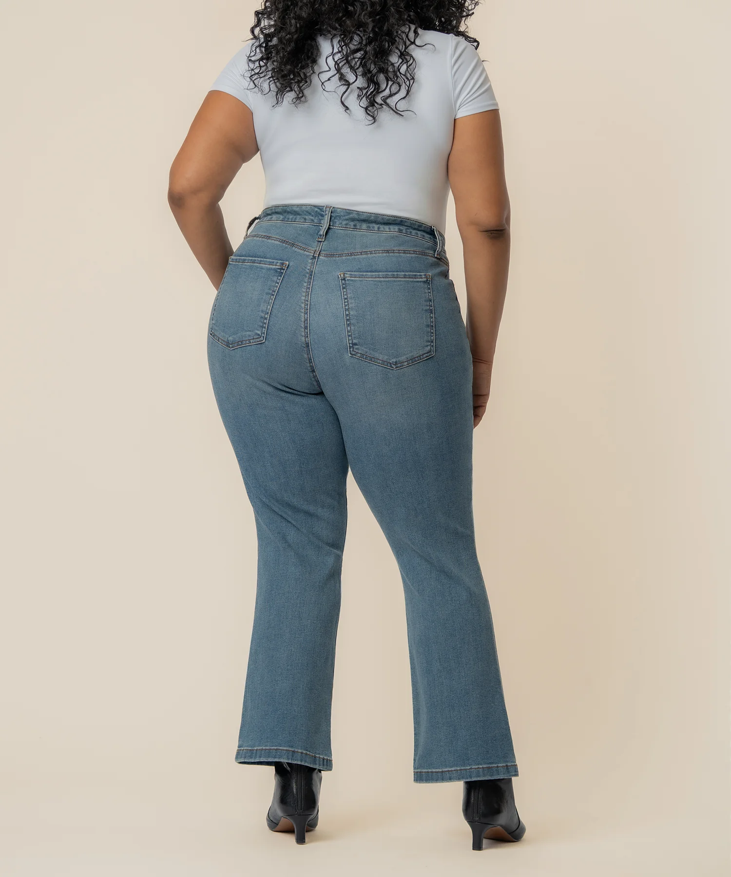 Kelsey High Rise Ankle Flare, Plus in Articulated Wash - Image 3