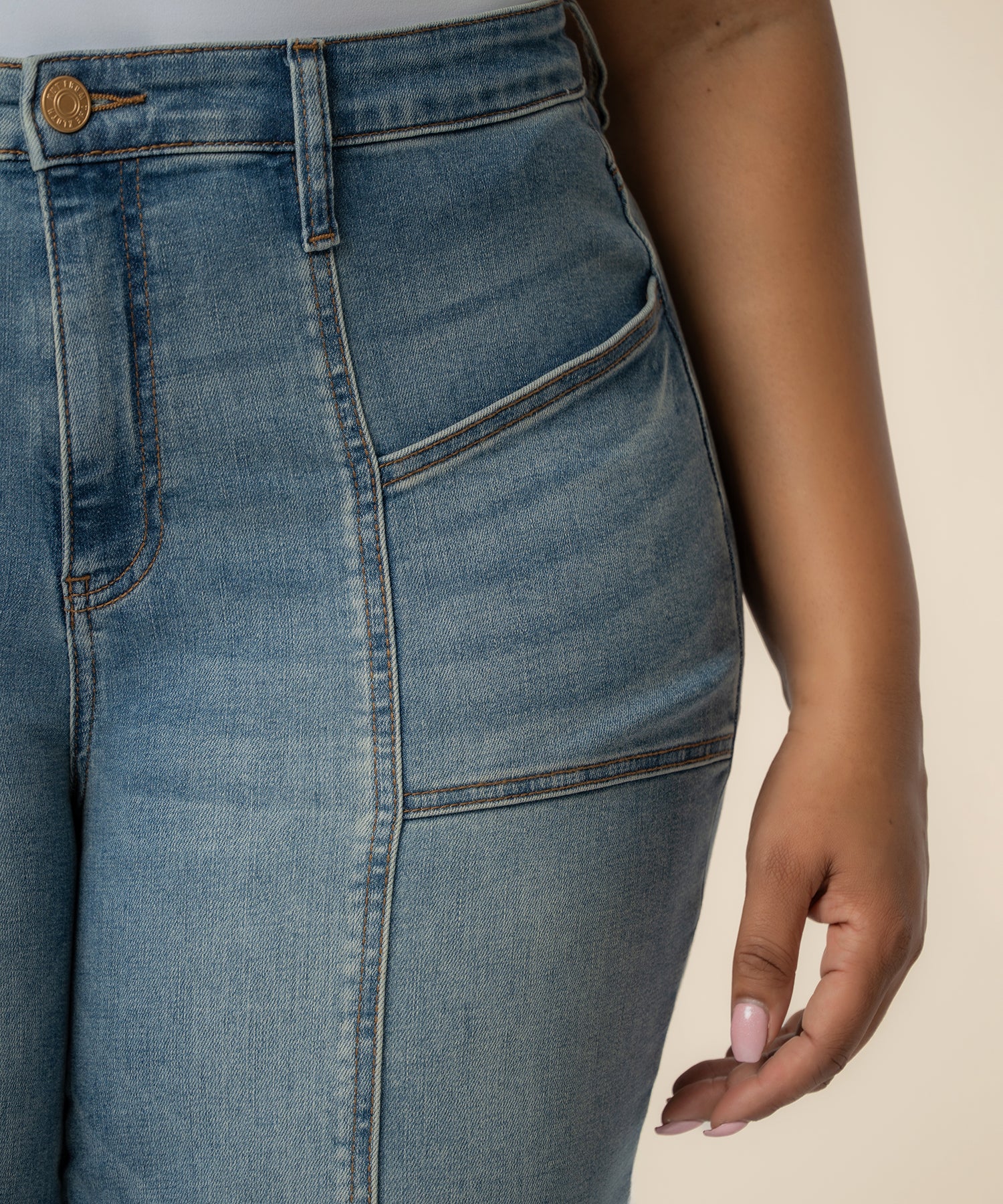 Kelsey High Rise Ankle Flare, Plus in Articulated Wash - Image 4