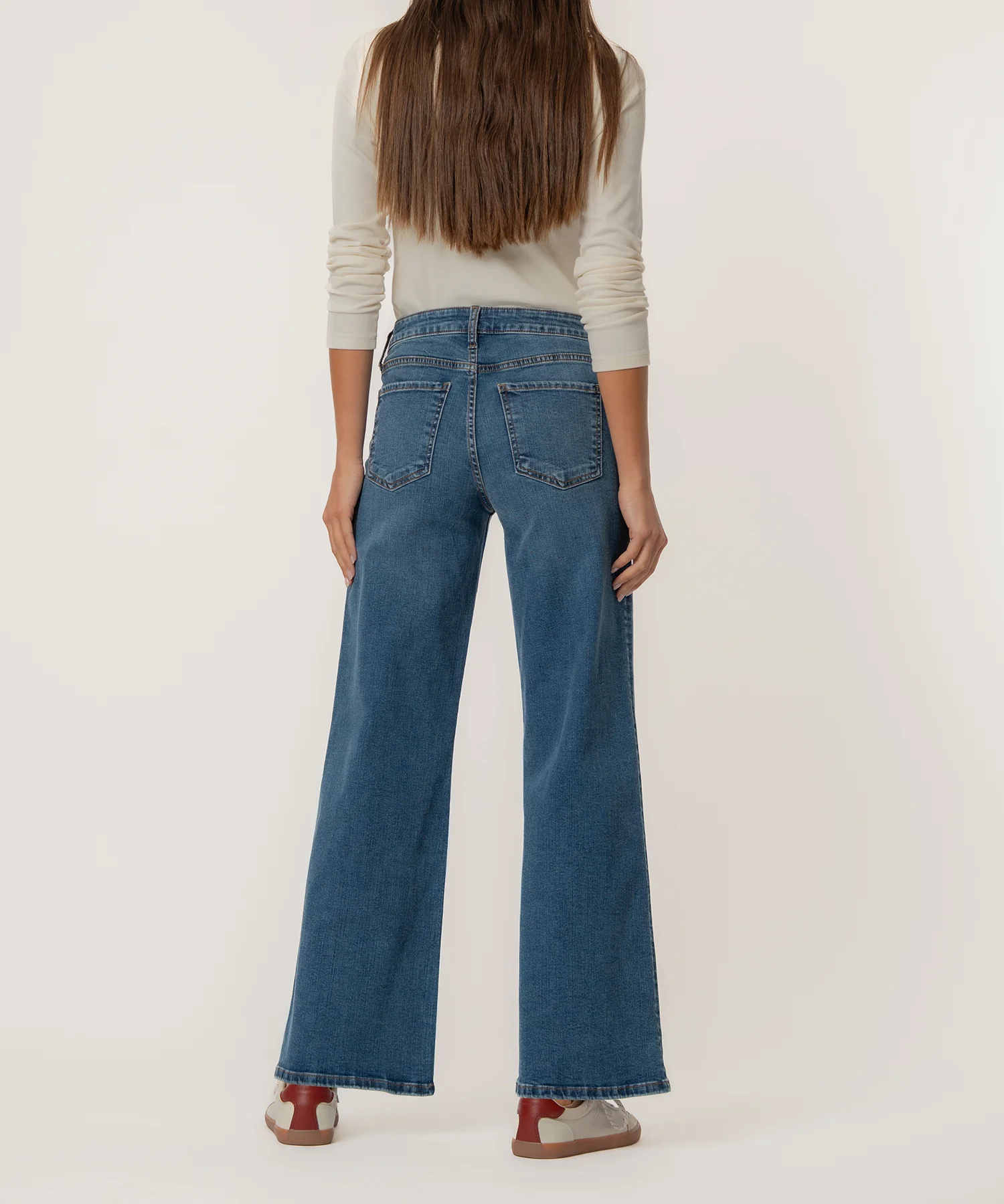 Maya High Rise Wide Leg, Petite in Generous Wash - Image 3