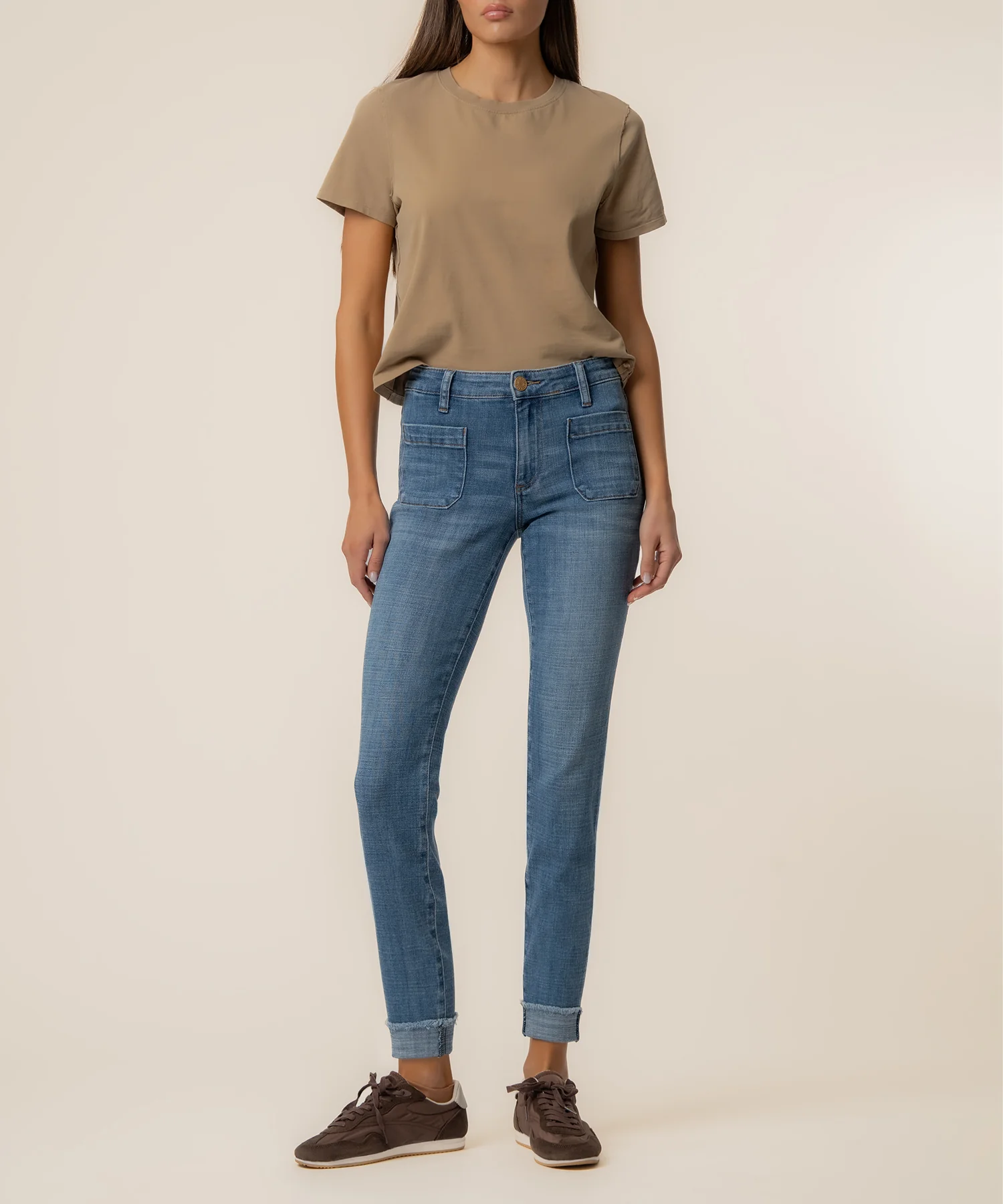 Amy Crop Straight Leg in Attractive Wash