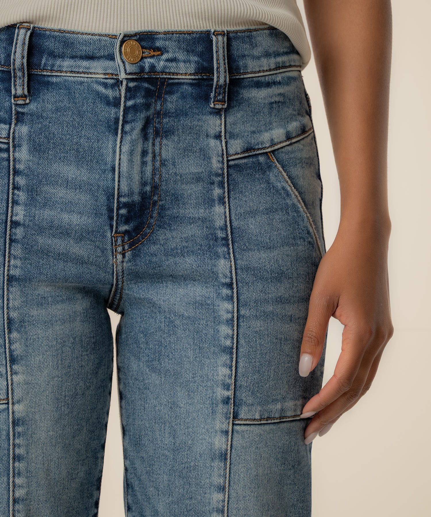Avery High Rise Straight Leg, Exclusive in Eager Wash - Image 4