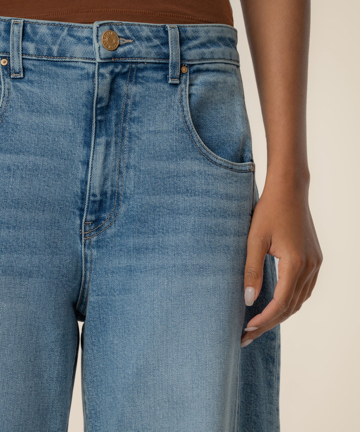Ashlyn Baggy Barrel Leg, Exclusive in Acess Wash - Image 4