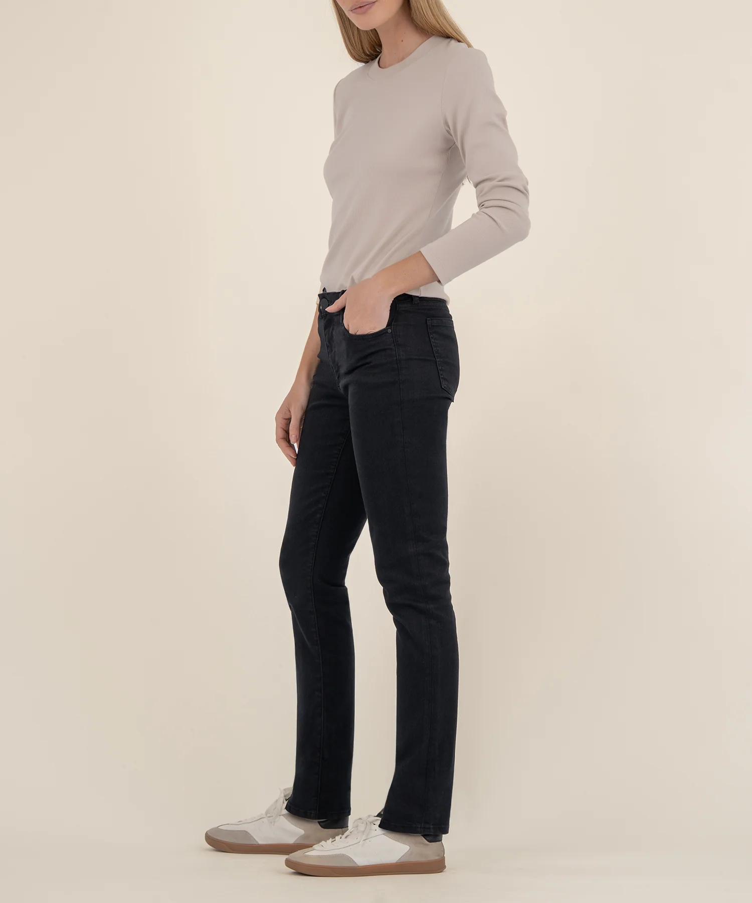 Catherine Mid Rise Boyfriend in Black - Image 5