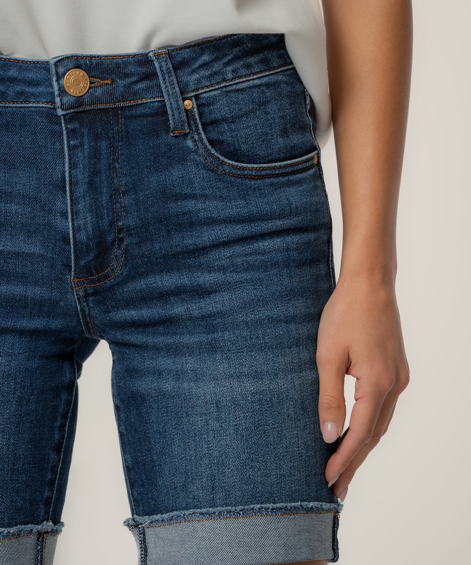 Catherine Boyfriend Short in Individuality Wash - Image 4