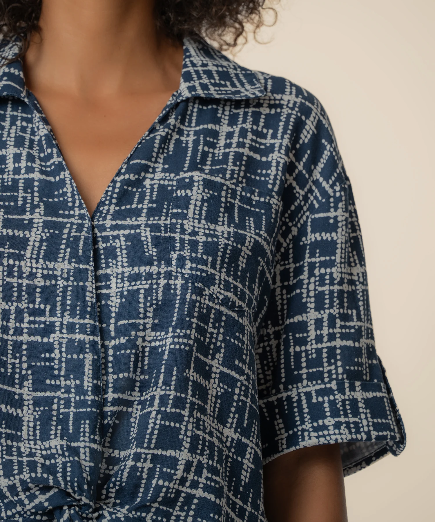 Rebel Linen Knot Front Shirt in Leeds Navy/Ivory - Image 4