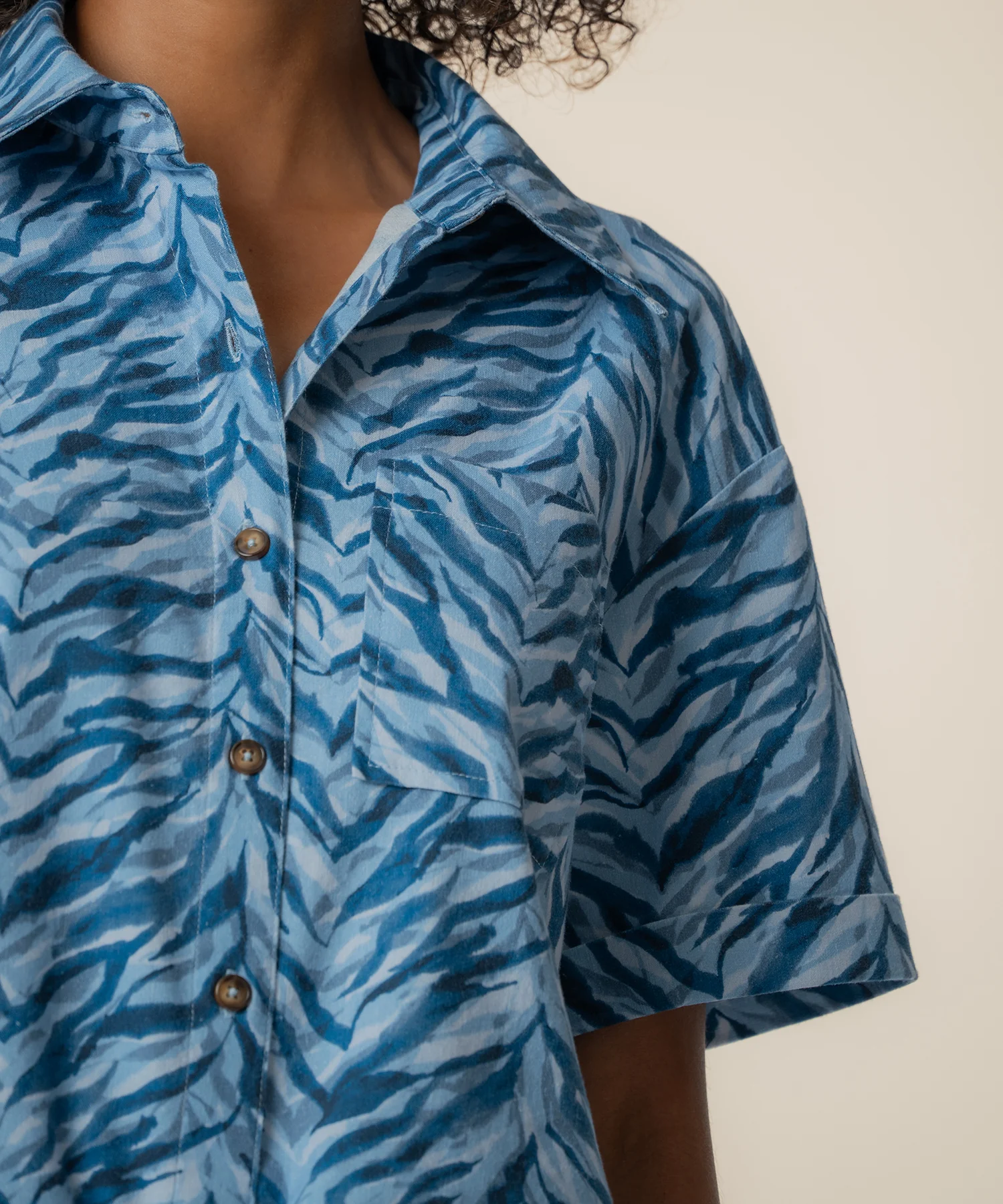 Aida Linen Top in Wolverhampton Navy - Image 4