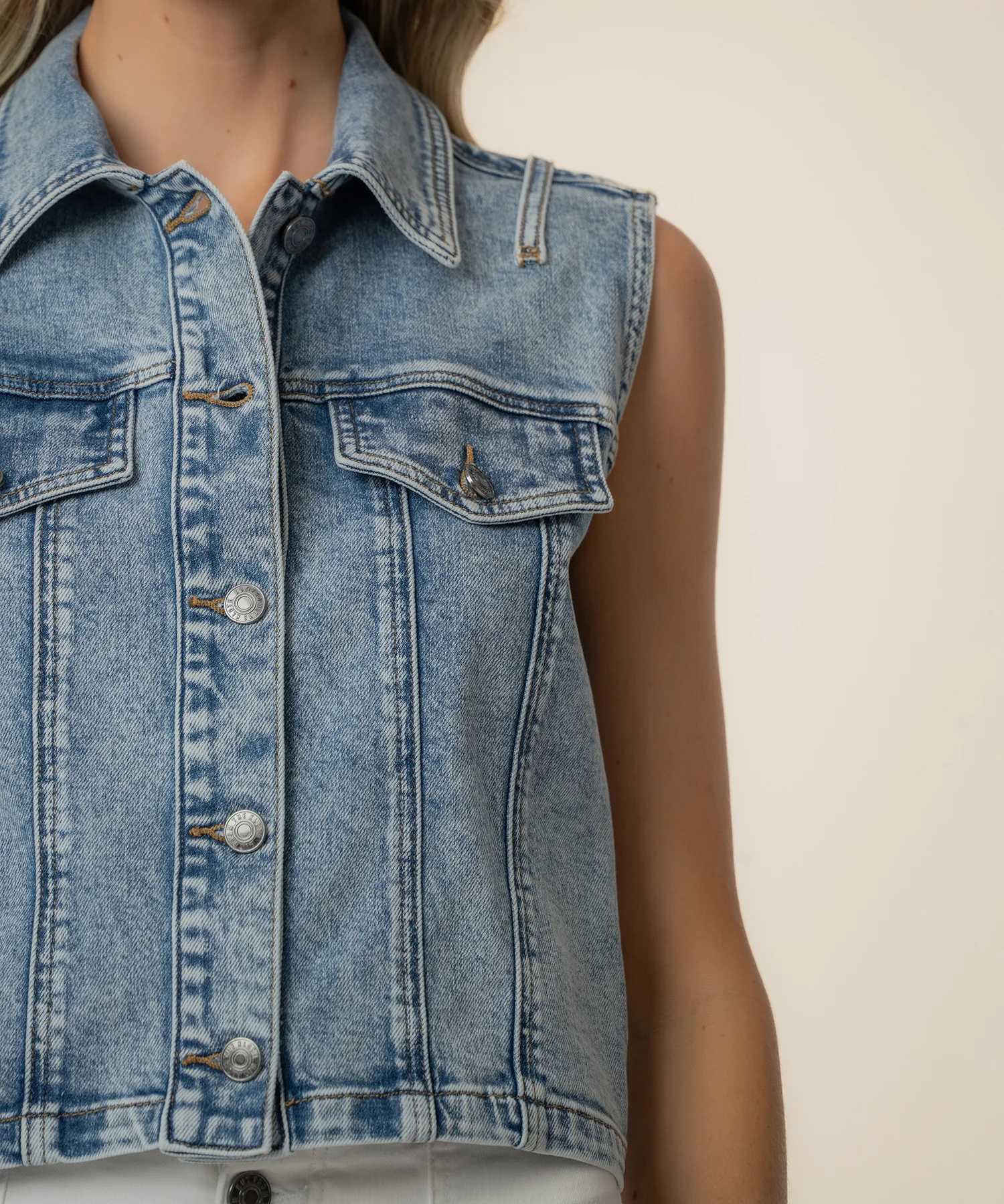 Frankie Denim Vest in Actually Wash - Image 4